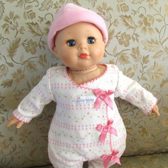 16" BABY DOLL MADAME ALEXANDER 2006 w WARDROBE; SEE ALL THAT'S INCLUDED! EUC - Picture 9 of 13